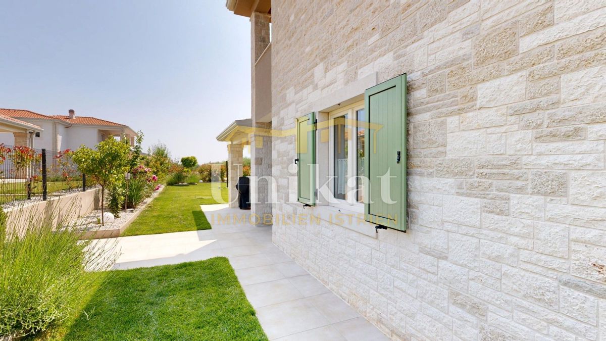 Hiša blizu Vižinade - vrt, bazen, 4 spalnice